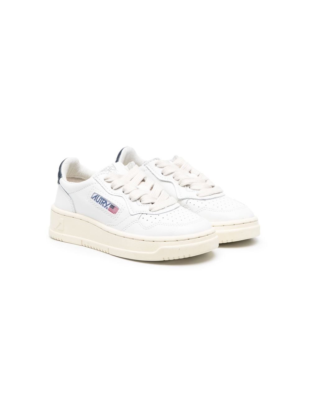 Shop Autry Sneakers In Pelle Bianca In Bianco