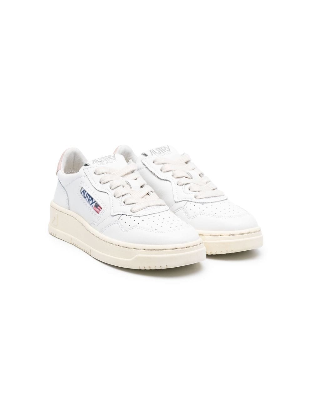 Shop Autry Sneakers In Pelle In Bianco