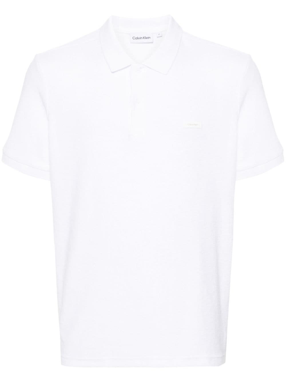 Shop Calvin Klein Polo In Spugna Con Logo Gommato In Bianco