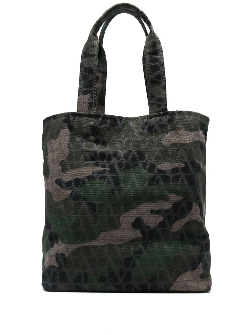 Shop Valentino Garavani Borsa Tote Con Stampa Camouflage In Verde